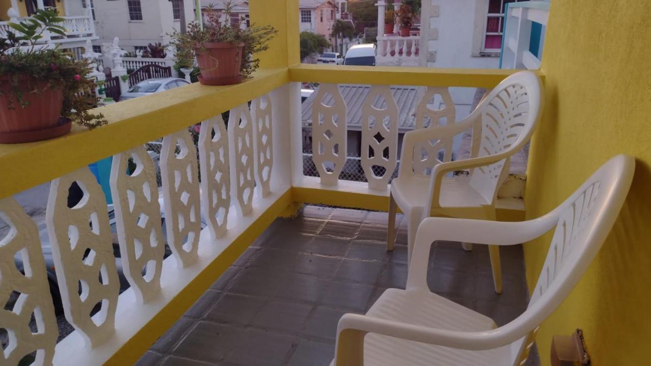 Michand Guest Apartments- Cozy One Or Two Bedroom- 5 Walk Minutes From Airport 10 Mins Drive To Oistins Or Beach Christ Church Exteriör bild