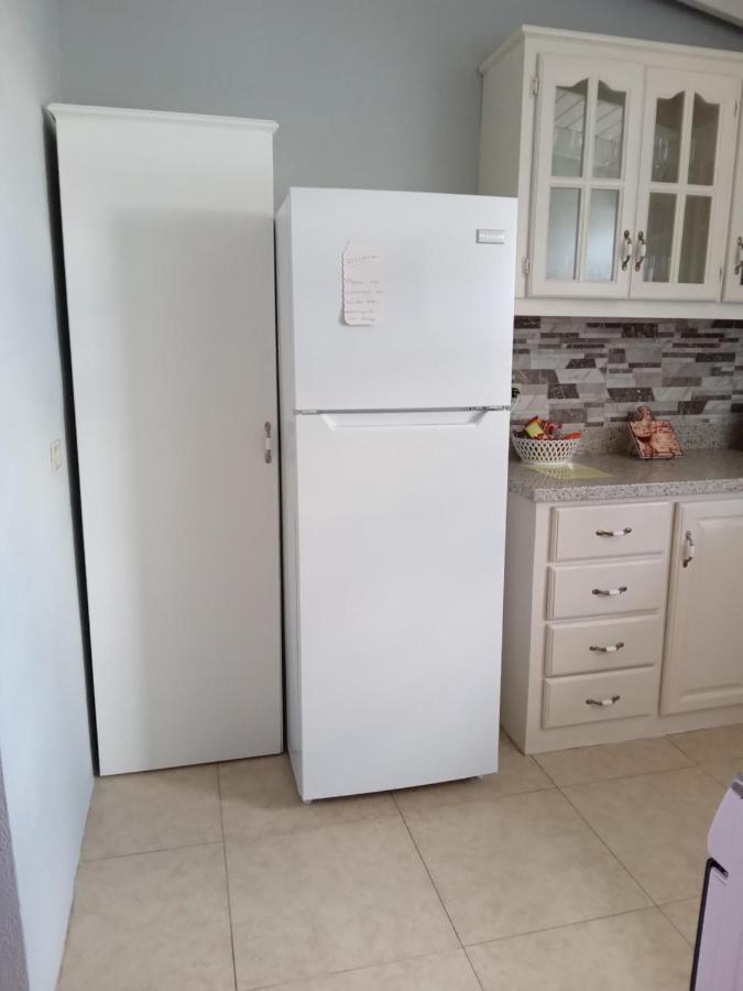 Michand Guest Apartments- Cozy One Or Two Bedroom- 5 Walk Minutes From Airport 10 Mins Drive To Oistins Or Beach Christ Church Exteriör bild