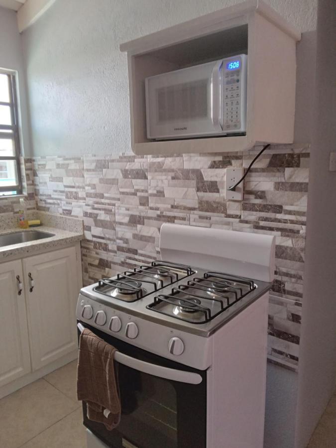 Michand Guest Apartments- Cozy One Or Two Bedroom- 5 Walk Minutes From Airport 10 Mins Drive To Oistins Or Beach Christ Church Exteriör bild