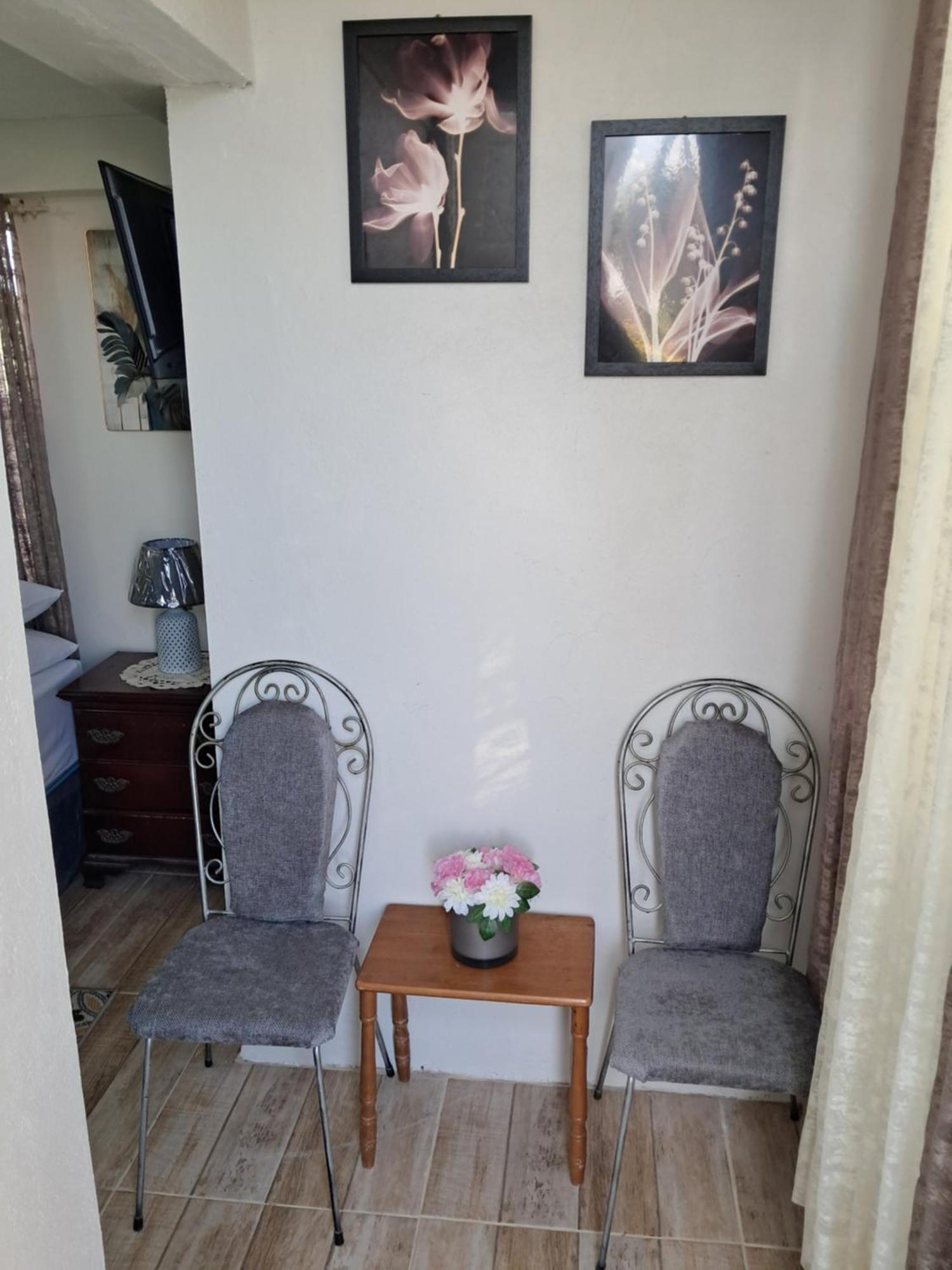 Michand Guest Apartments- Cozy One Or Two Bedroom- 5 Walk Minutes From Airport 10 Mins Drive To Oistins Or Beach Christ Church Exteriör bild