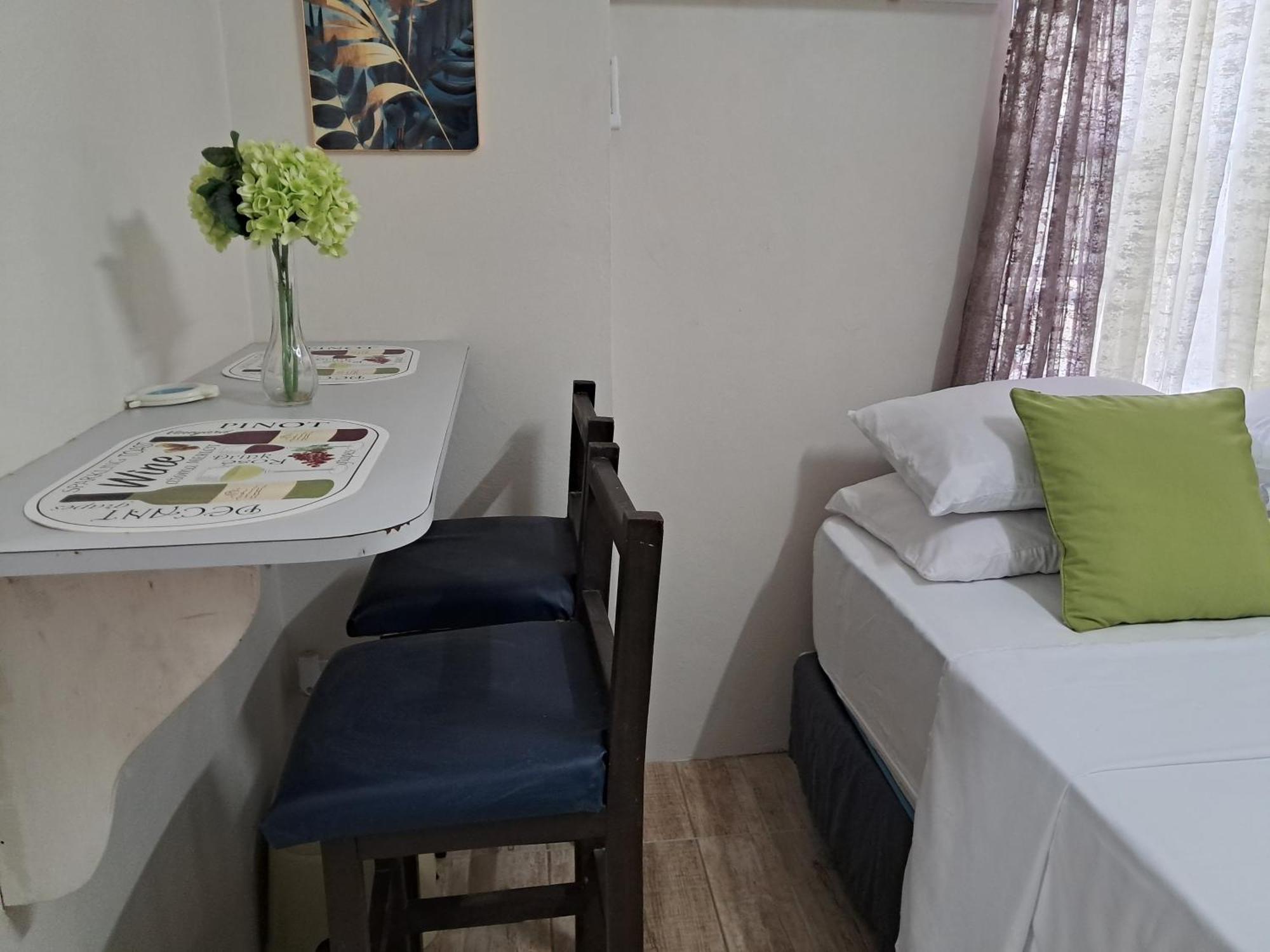 Michand Guest Apartments- Cozy One Or Two Bedroom- 5 Walk Minutes From Airport 10 Mins Drive To Oistins Or Beach Christ Church Exteriör bild