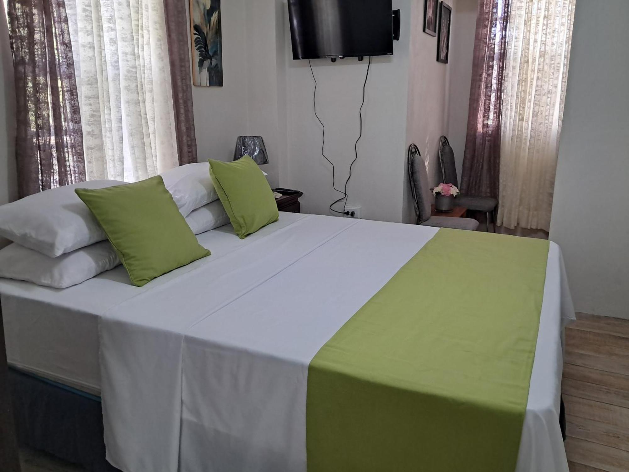 Michand Guest Apartments- Cozy One Or Two Bedroom- 5 Walk Minutes From Airport 10 Mins Drive To Oistins Or Beach Christ Church Exteriör bild