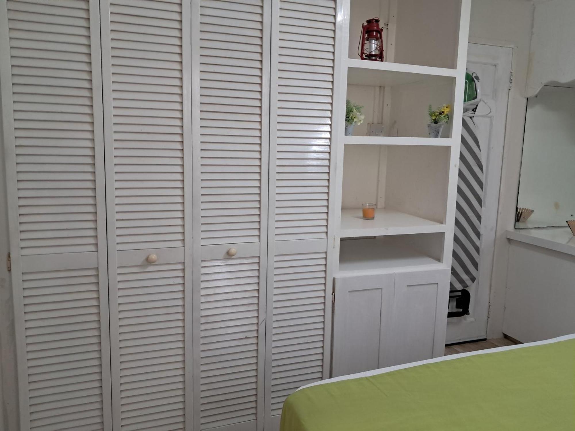 Michand Guest Apartments- Cozy One Or Two Bedroom- 5 Walk Minutes From Airport 10 Mins Drive To Oistins Or Beach Christ Church Exteriör bild