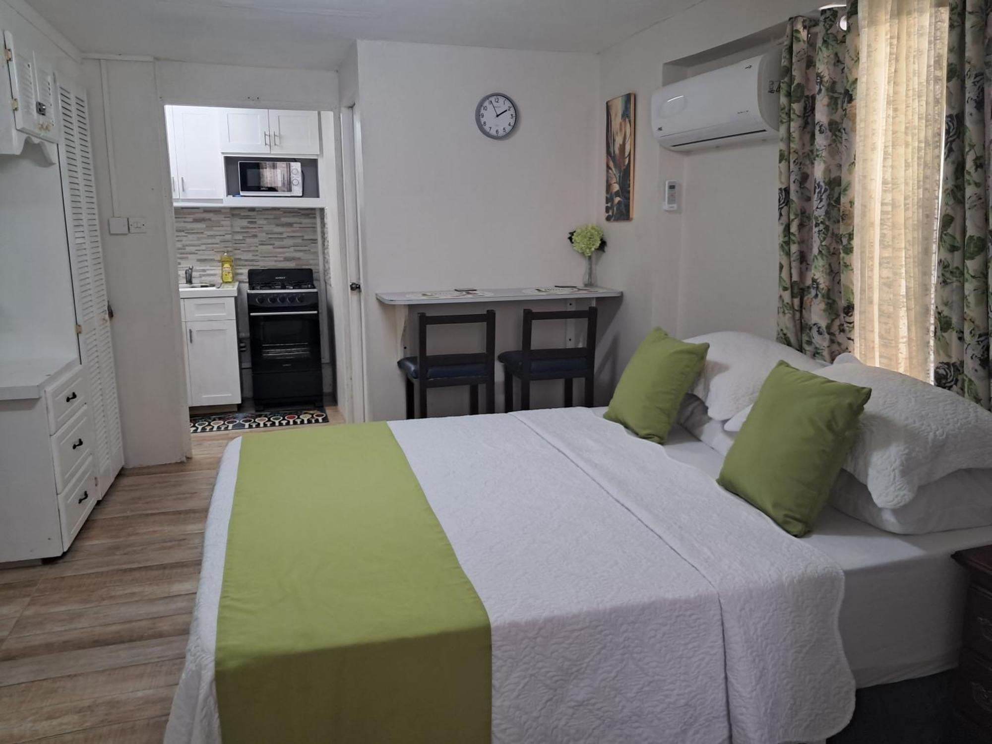 Michand Guest Apartments- Cozy One Or Two Bedroom- 5 Walk Minutes From Airport 10 Mins Drive To Oistins Or Beach Christ Church Exteriör bild