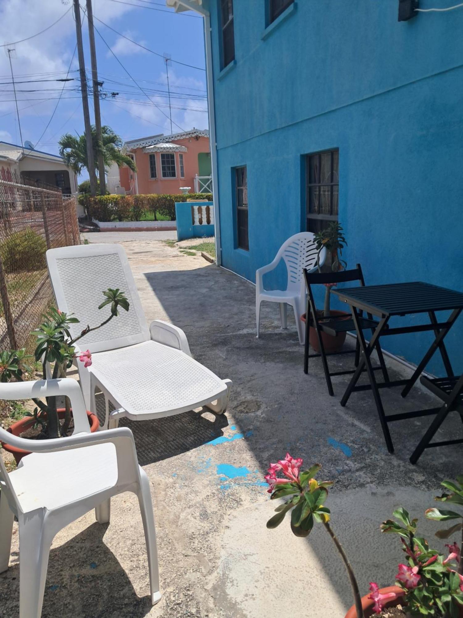 Michand Guest Apartments- Cozy One Or Two Bedroom- 5 Walk Minutes From Airport 10 Mins Drive To Oistins Or Beach Christ Church Exteriör bild